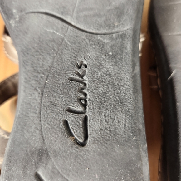 Clarks Sandals Women’s 9 Brown Leather Open Toe Wedge Floral Bendables Shoes - Picture 12 of 12